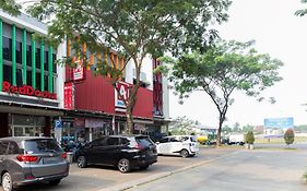 Reddoorz @ Garden Boulevard Citra Raya